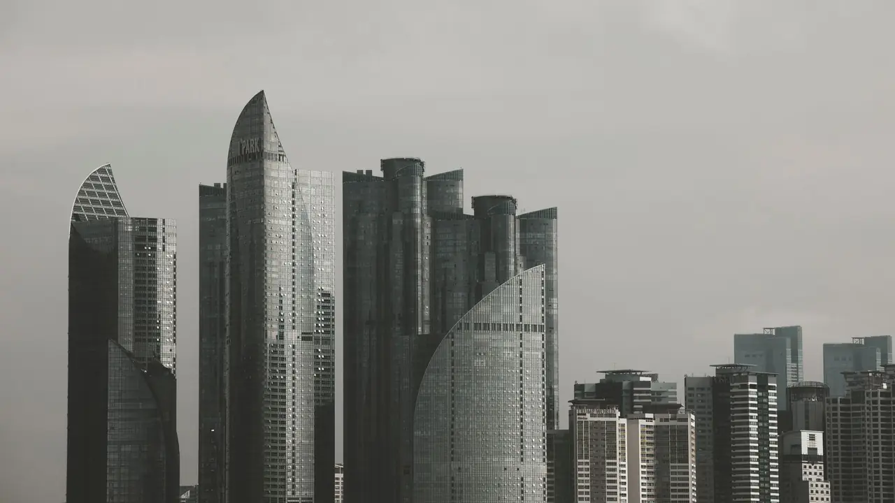 Quartier d’affaires et sièges de groupes internationaux