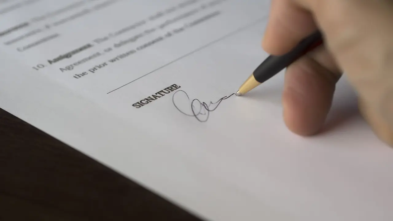 Signature d’un contrat de cession