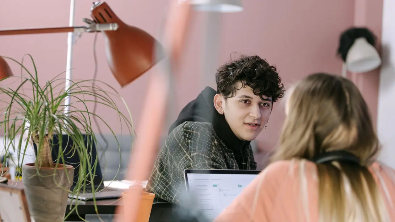 Jeunes fondateurs d’une entreprise innovante