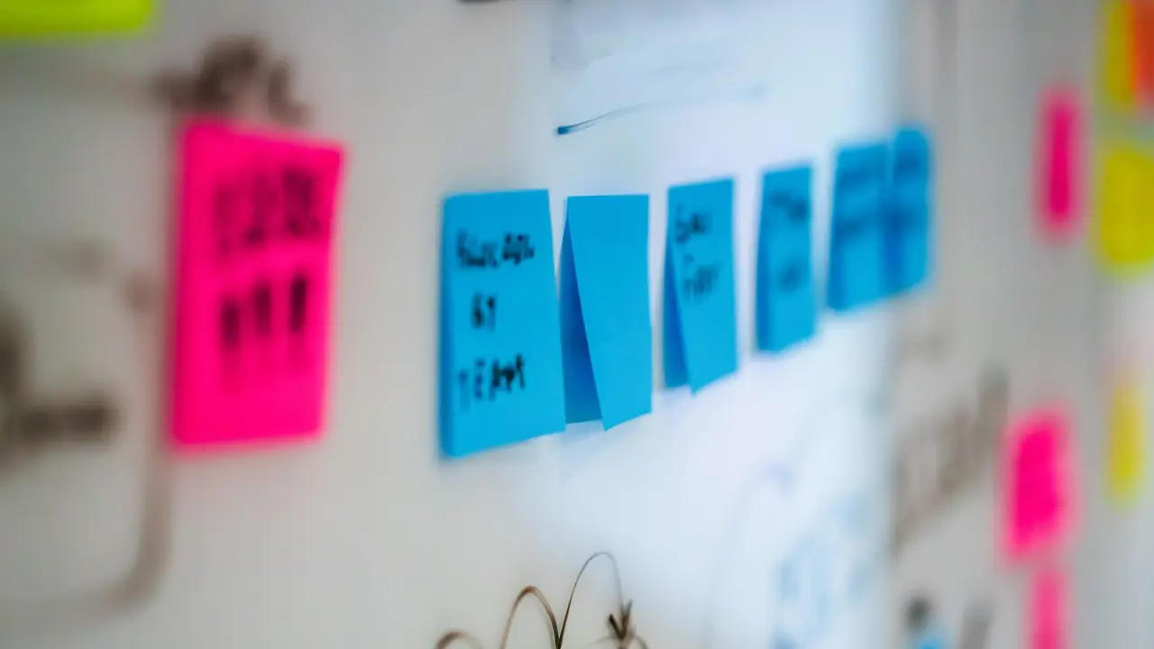 Équipe de start-up en séance de travail