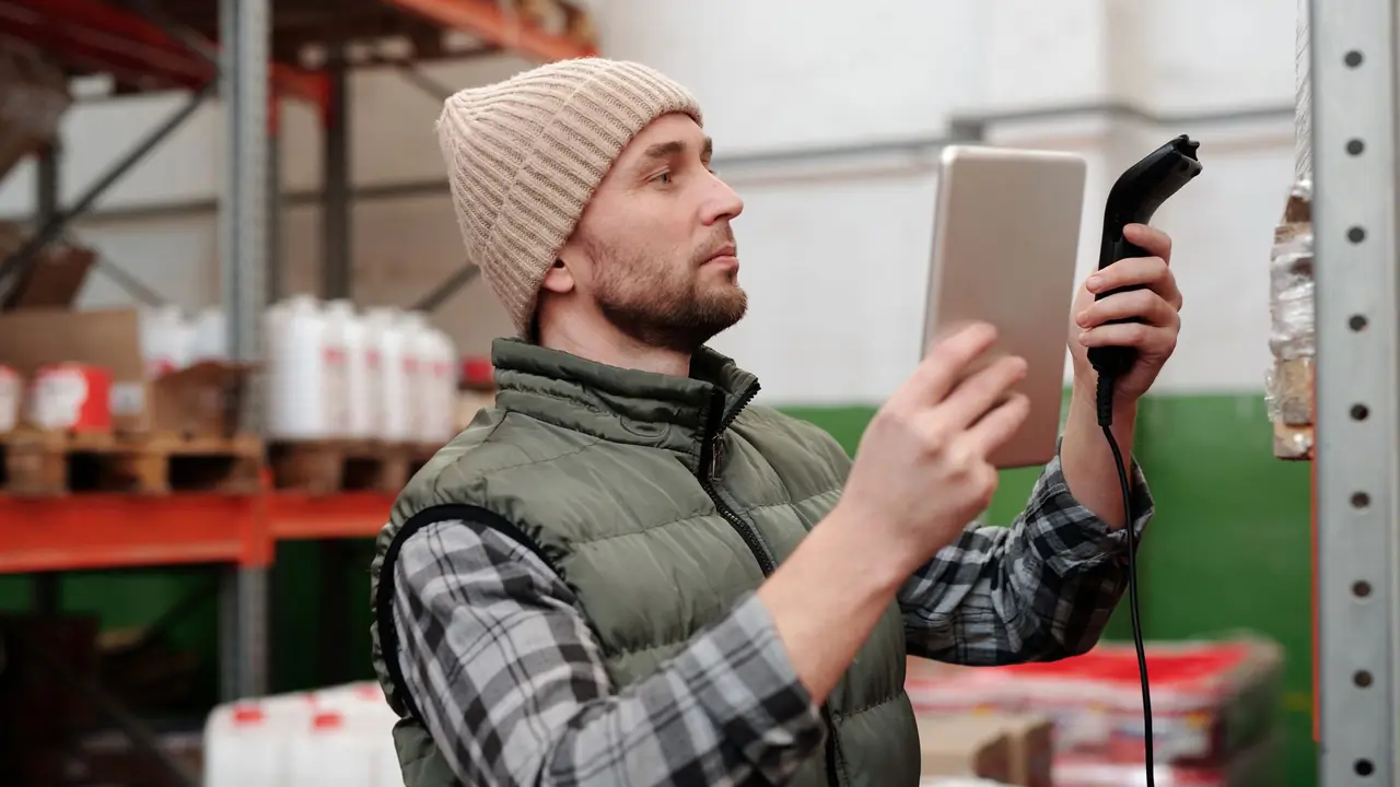 Entrepôt logistique et scanner