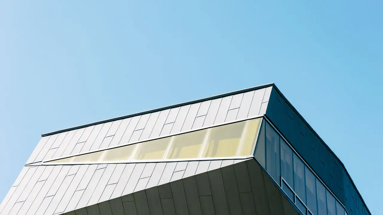 Immeuble moderne équipé de technologies